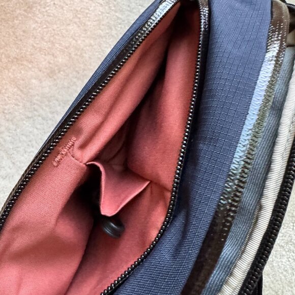 Bellroy Venture Ready Sling 2.5 (Dark Blue) - Picture 3 of 8